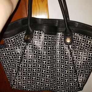 Tommy Hilfiger purse and wallet bundle